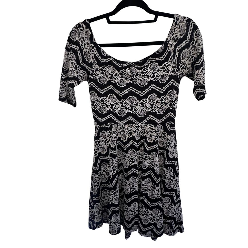 Woman socialite floral black & white lace midi dress 3/4 sleeve size small